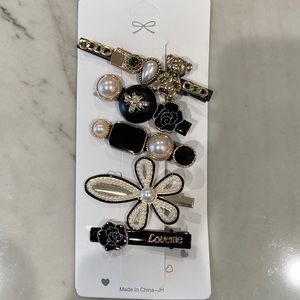 5 Pieces of Black/Gold/Pearl Hair clips - NEW